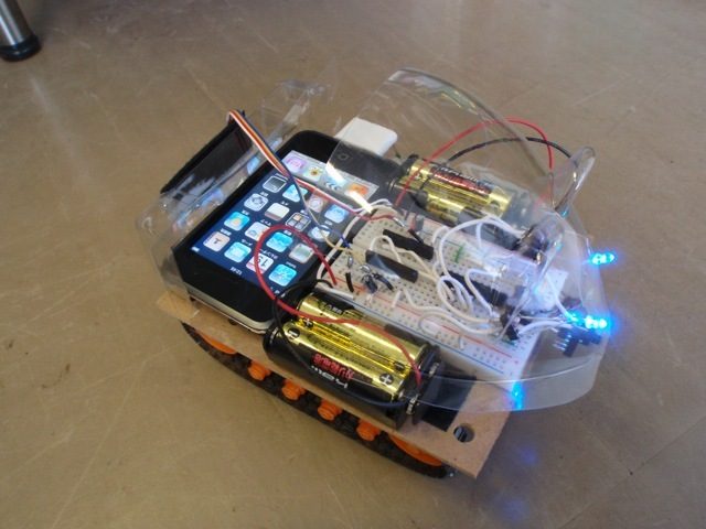 iPod touch 搭載ねずみちゃんロボット